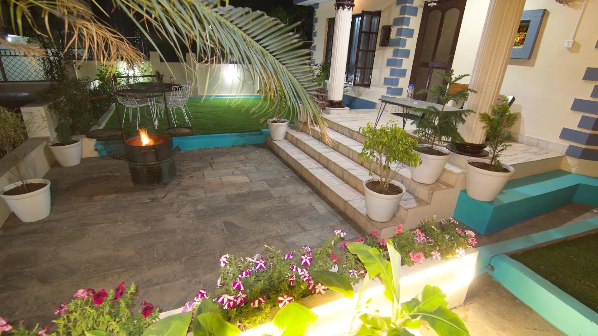 Wanderer'S Home Double Bedrooms With Living And Kitchen - A Home Away From Home Kathmandu Guest house